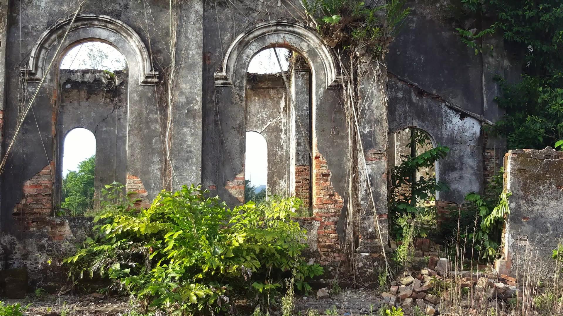 废弃教堂的建筑结构视频的预览图