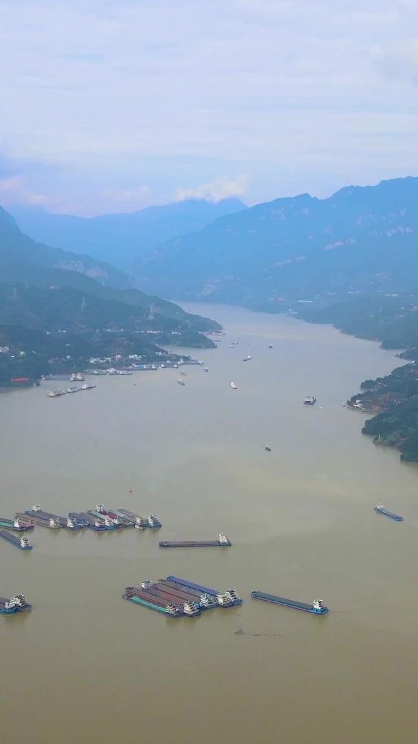 宜昌长江三峡船舶港口航拍视频的预览图
