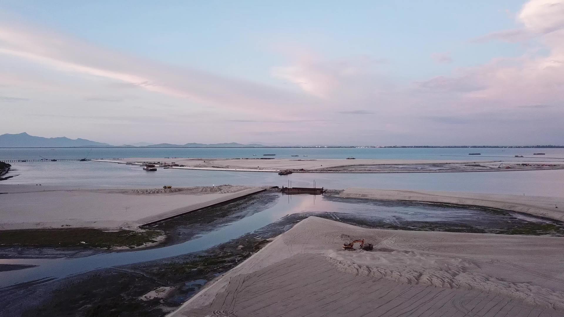 大型海洋开垦和人工岛建设视频的预览图