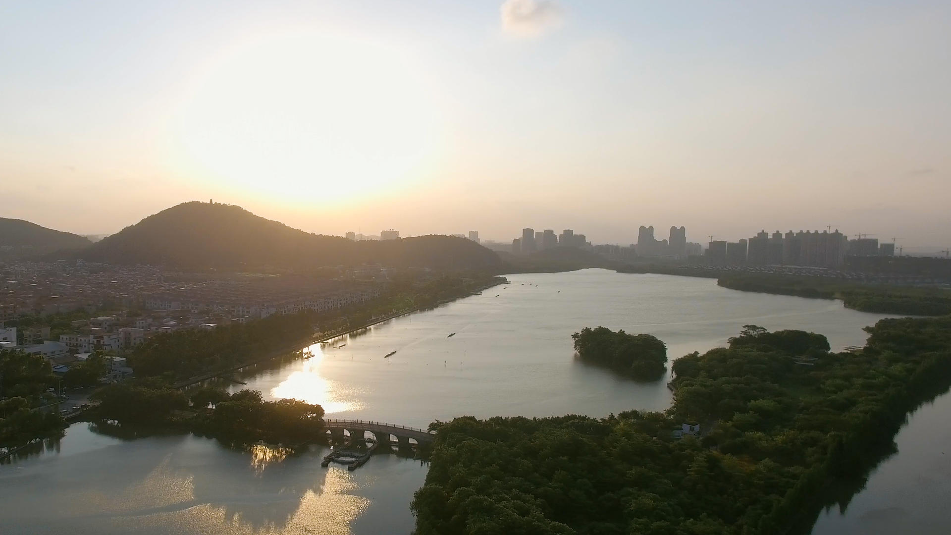 广东省顺德华桂园别墅区4K航拍视频的预览图