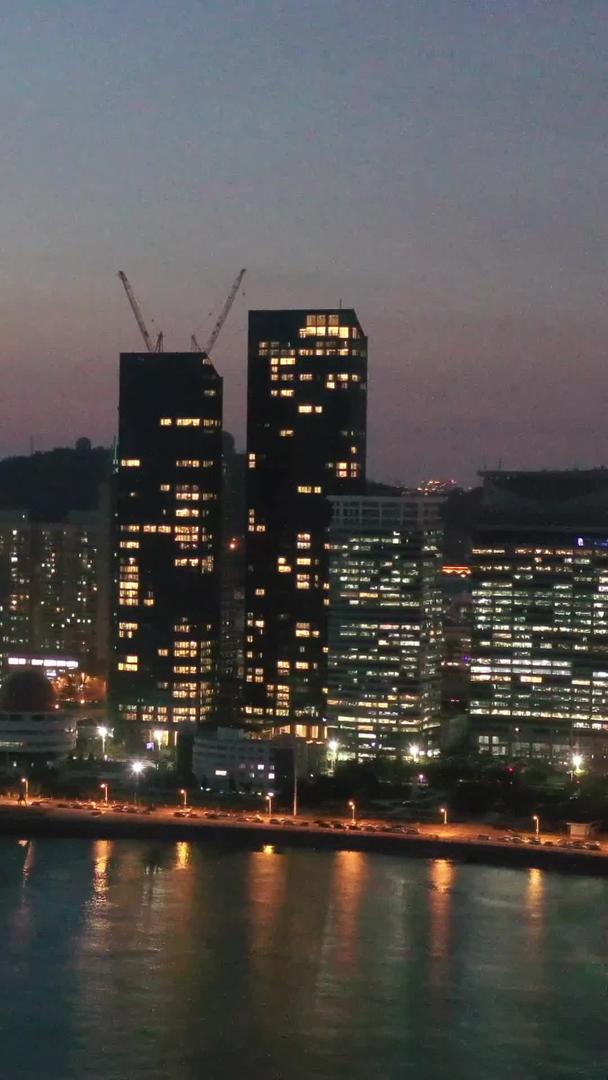 青岛城市夜景航拍视频视频的预览图