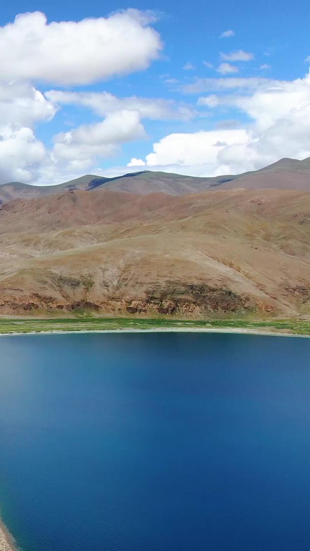 高原圣湖羊卓雍措湖航拍视频视频的预览图