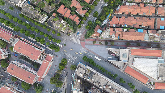 8k素材延时摄影城市老街区交通路口视频的预览图