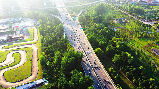 城市道路环境绿色出行低碳环保理念视频的预览图