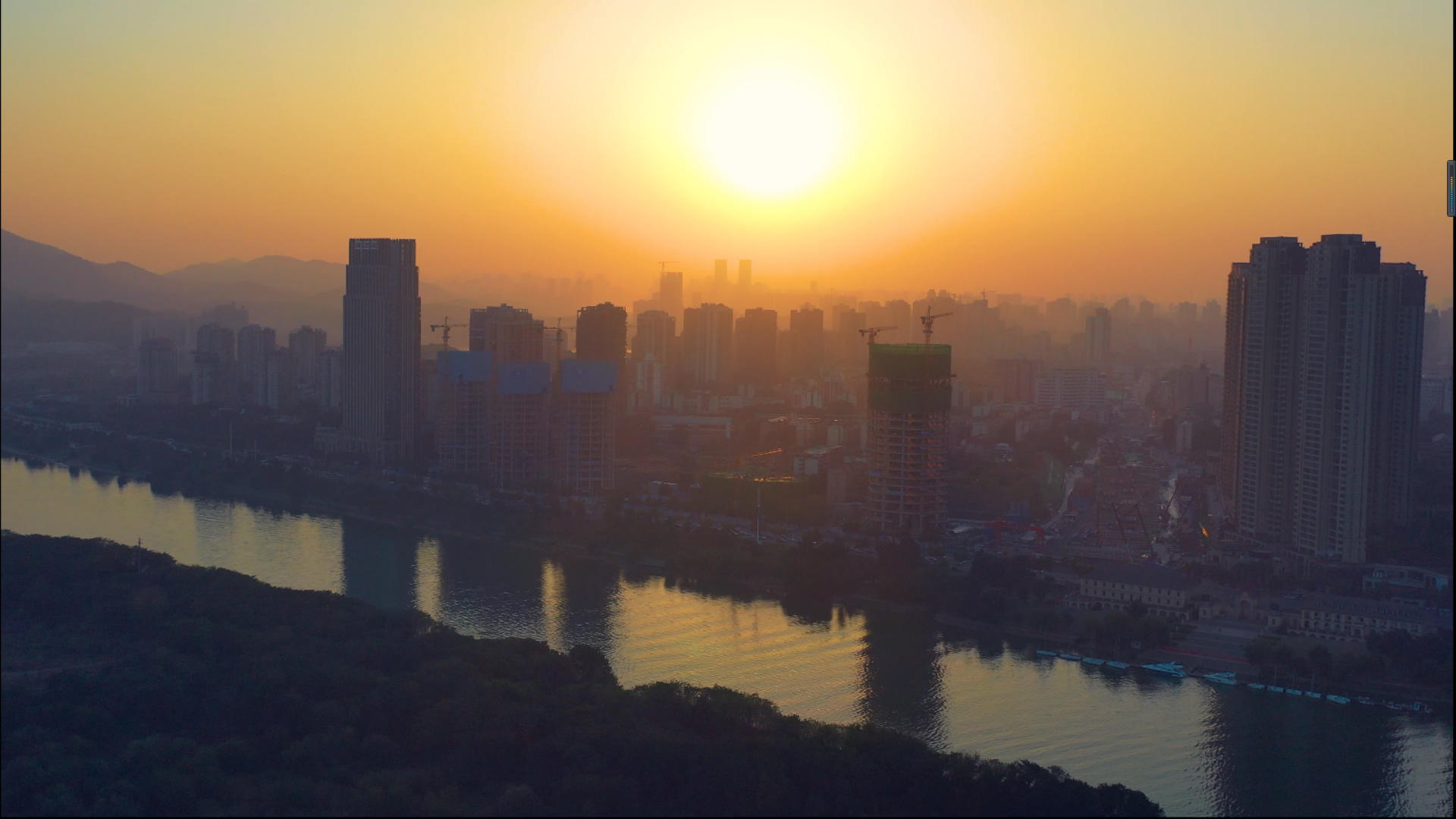 长沙城市日落剪影夕阳余晖4k航拍视频的预览图