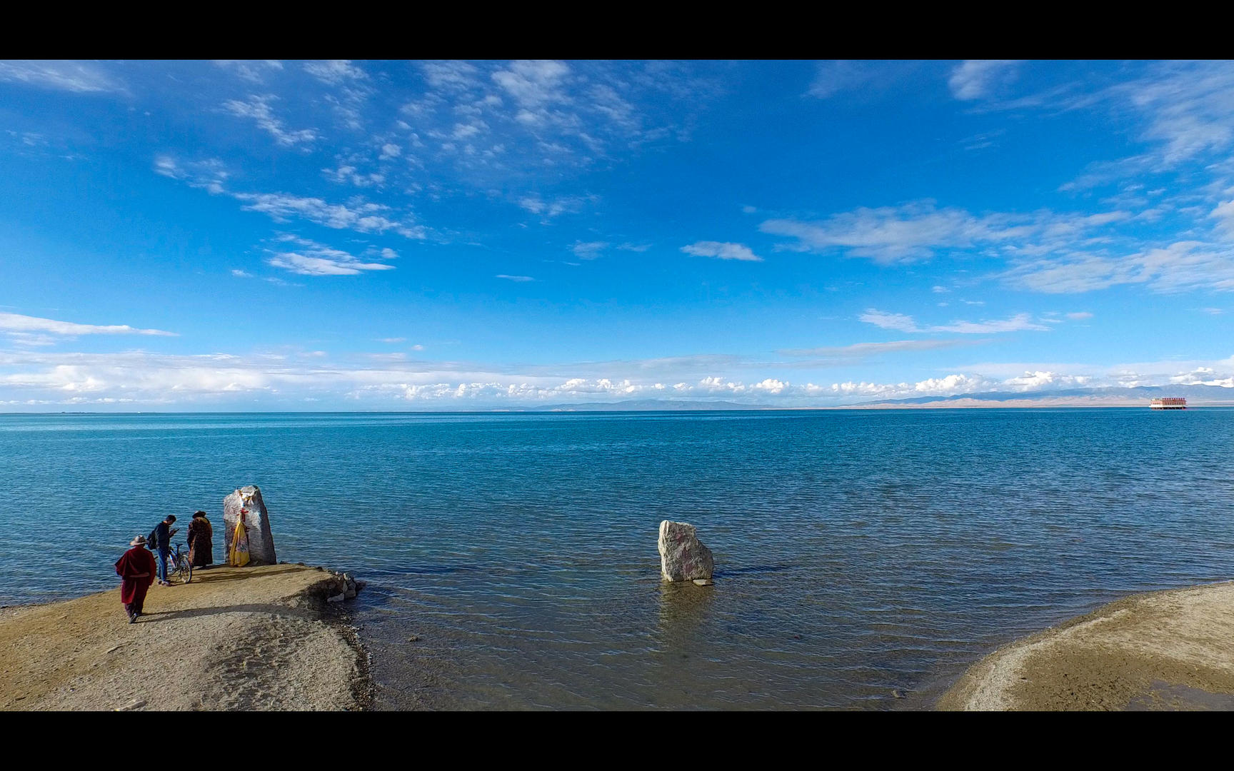 青海湖夏季4K航拍视频视频的预览图