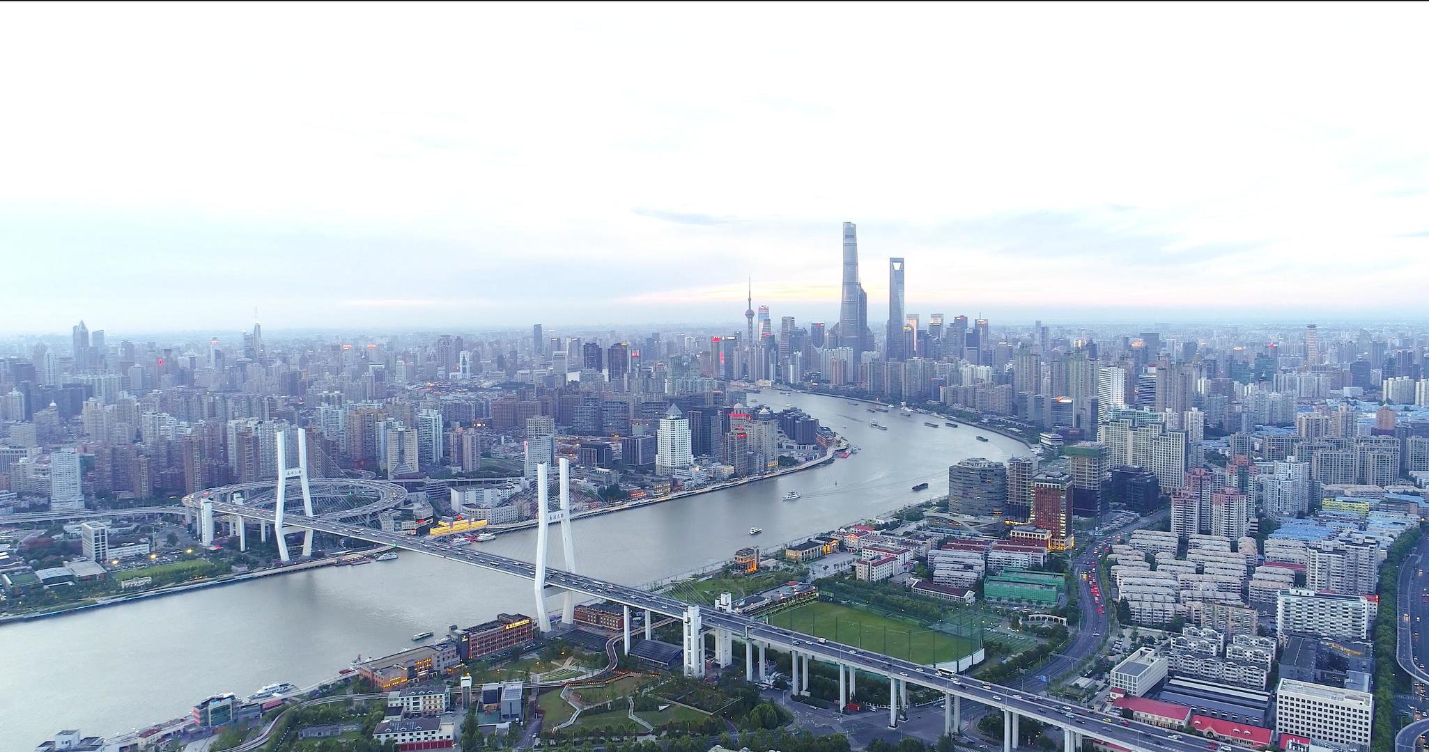 上海南浦大桥航拍日景4K视频的预览图
