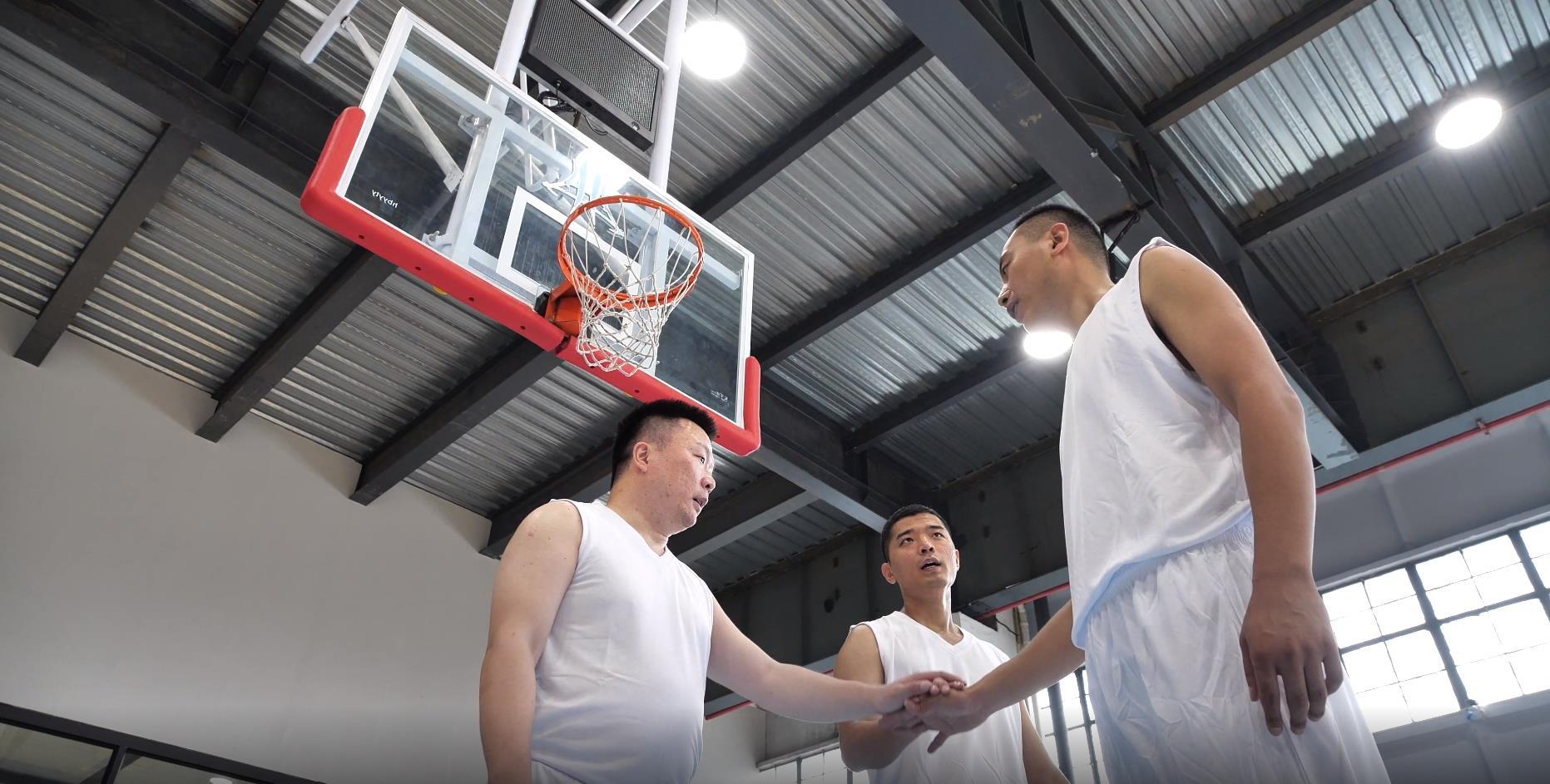 篮球运动员加油打气视频的预览图