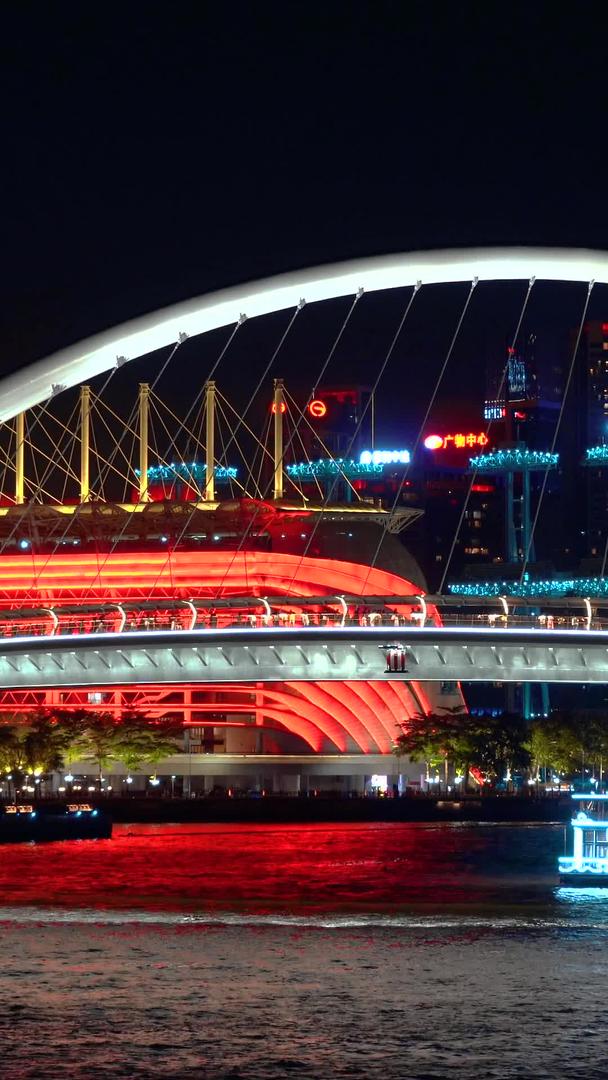广州地标海心大桥夜景船只实拍视频的预览图