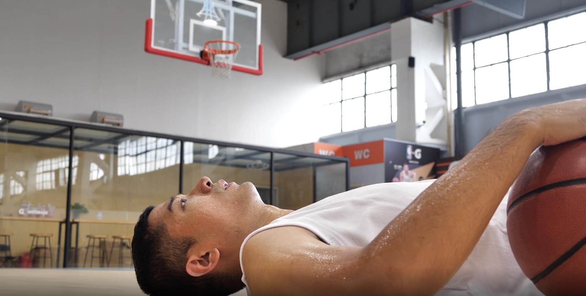 篮球运动员休息喘气视频的预览图