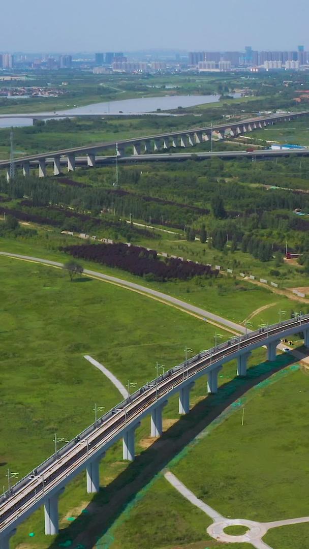 高铁路桥梁交通航拍视频的预览图