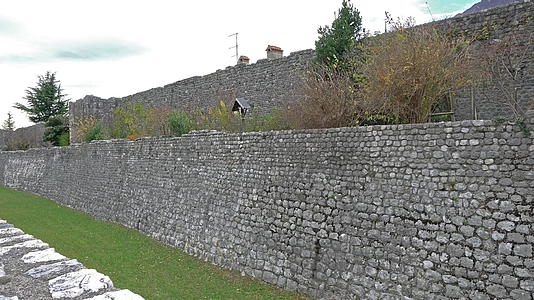 城墙在黑洞里视频的预览图