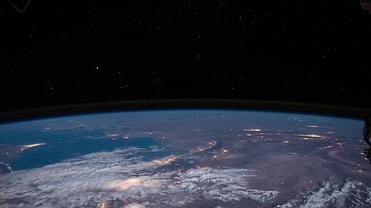新宇宙观和日出场景是从国际空间站观察到的视频的预览图