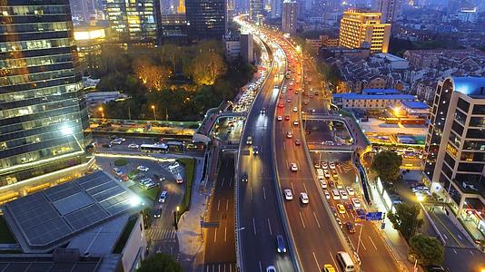 上海城市高架车流4K夜景航拍视频的预览图