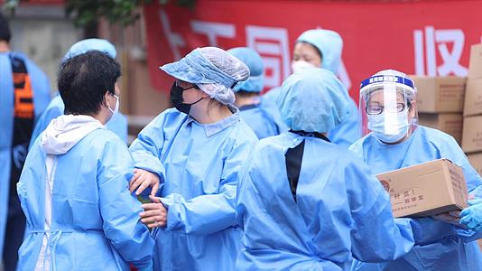 上海疫情援助志愿者传递接力视频的预览图