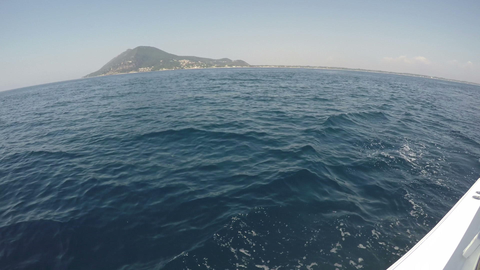 看到一艘航行艇Circeo山视频的预览图