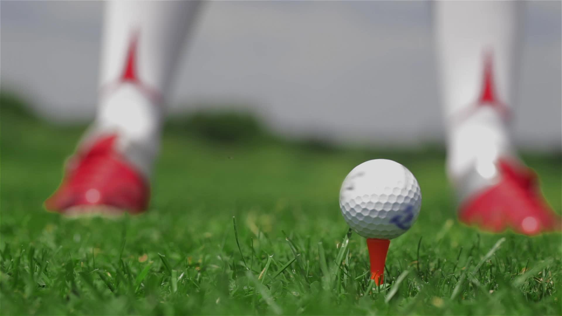 高尔夫球员击球视频的预览图