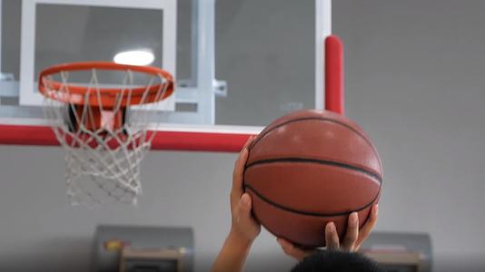 篮球罚篮罚球视频的预览图