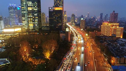 4k上海城市车流夜景风光视频的预览图