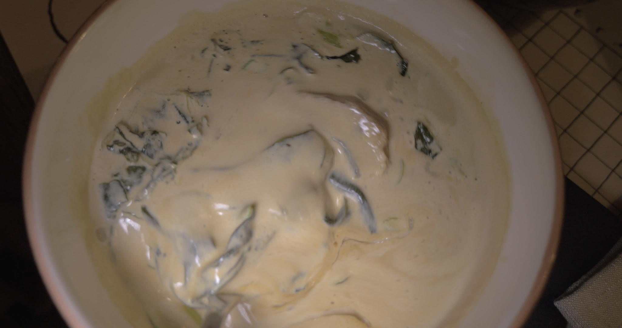 晚餐加入菠菜奶油汤视频的预览图