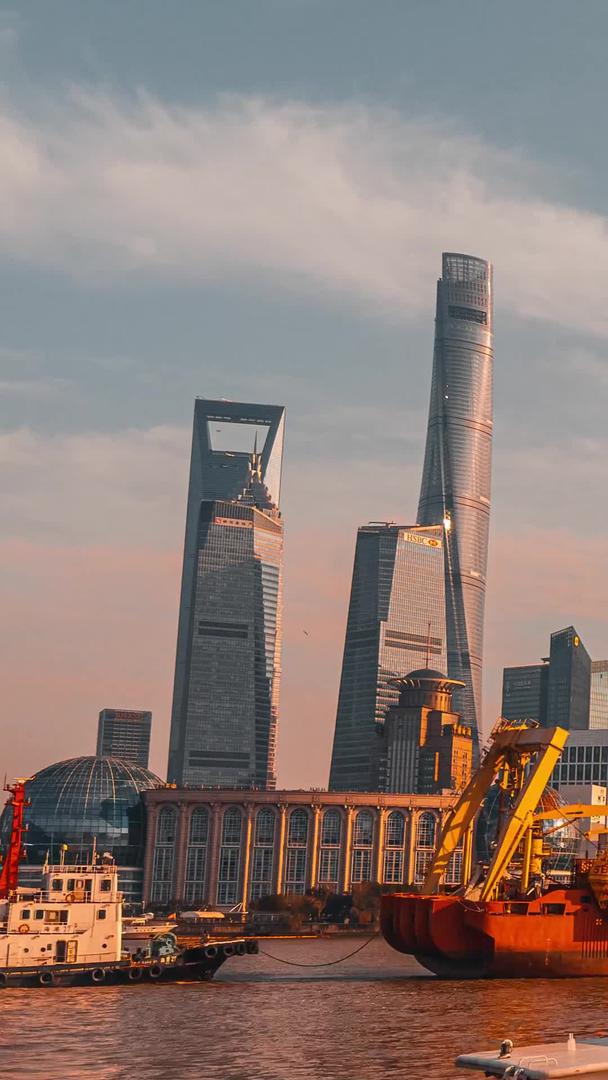 延迟震惊上海北外滩浦东商业地标建筑黄昏视频的预览图