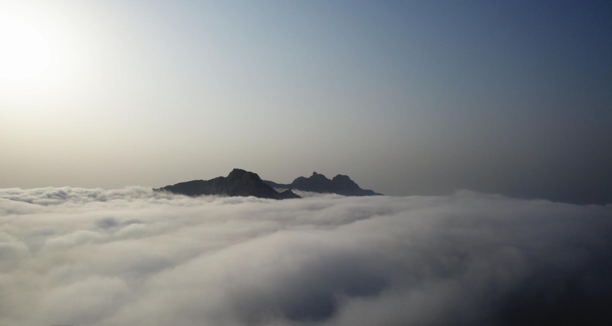 4K航拍青岛5A风景区崂山云海视频的预览图