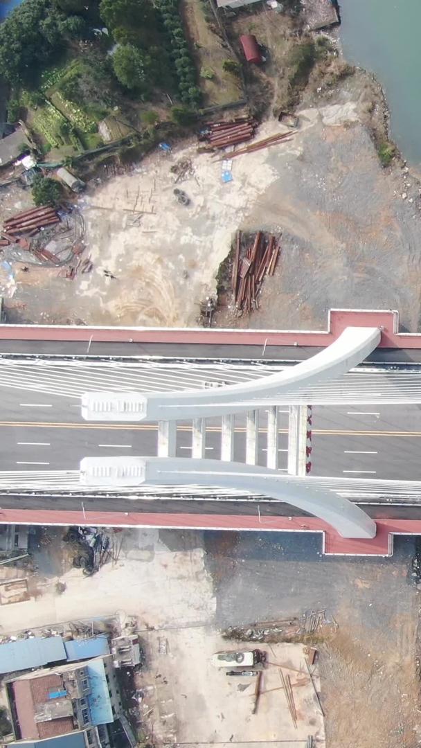 新建的航拍跨河大桥视频的预览图