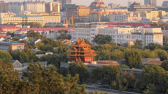 北京地标夕阳下的故宫角楼视频的预览图