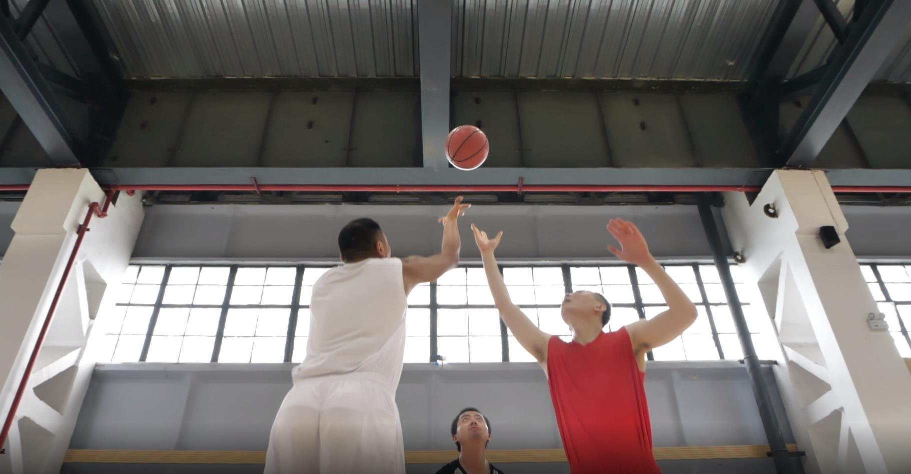 篮球跳球争球视频的预览图