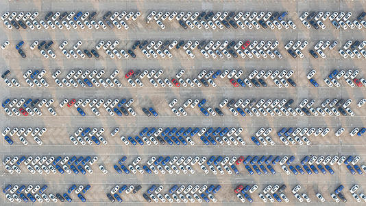 航拍中国制造汽车工业生产库存停放即将出货的新车4k素材视频的预览图