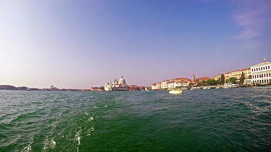 从快速游艇到Venice的视图视频的预览图