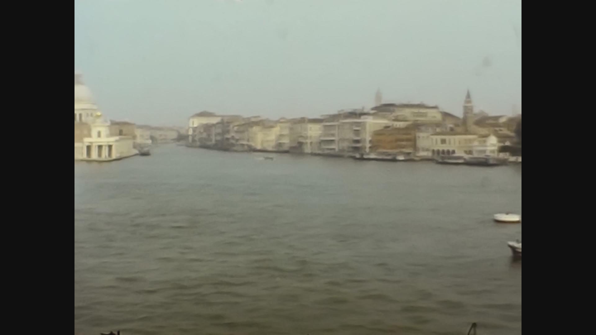 1973年4月3日从海上看到维妮西的风景视频的预览图