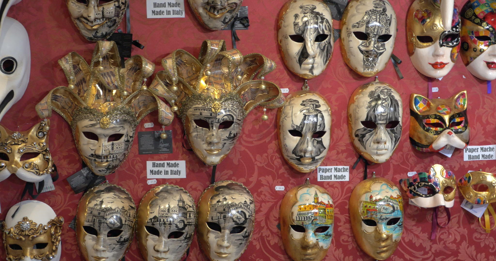 手工制作的面具用于维内特嘉年华视频的预览图