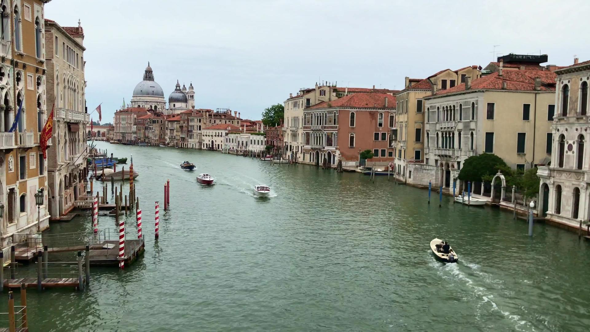 Venice中水渠的可观视图视频的预览图