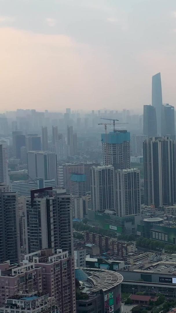 武汉汉口城区黄昏时刻全景变焦版视频的预览图