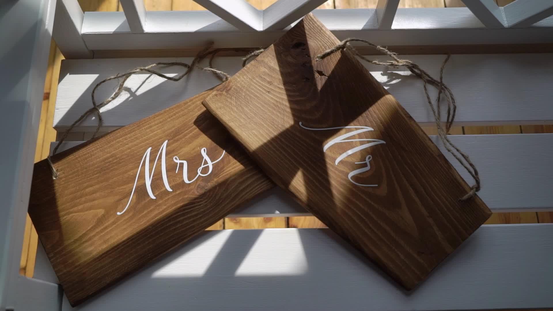 婚礼上用木板装饰视频的预览图