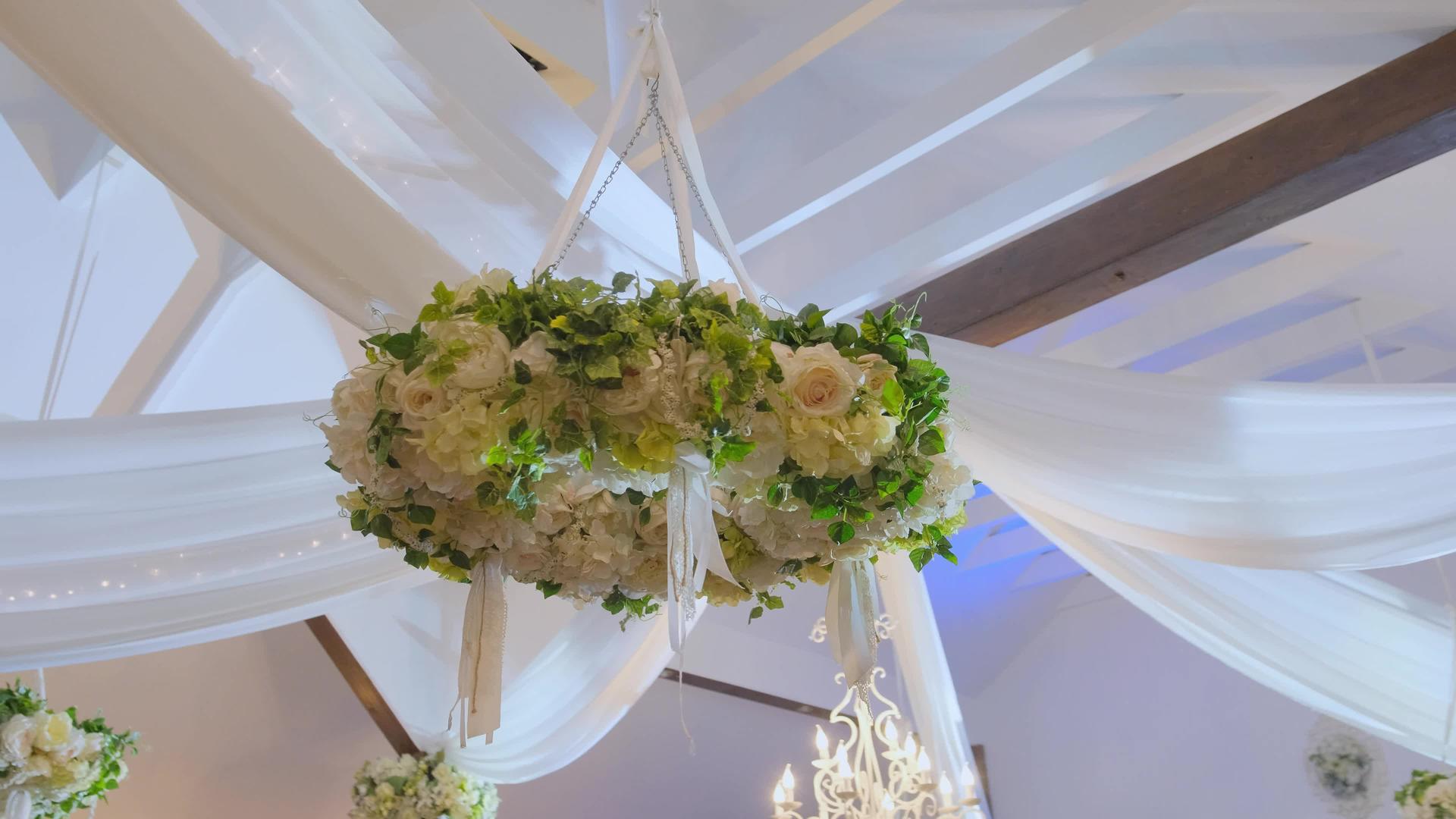 婚礼花圈美丽的花朵视频的预览图