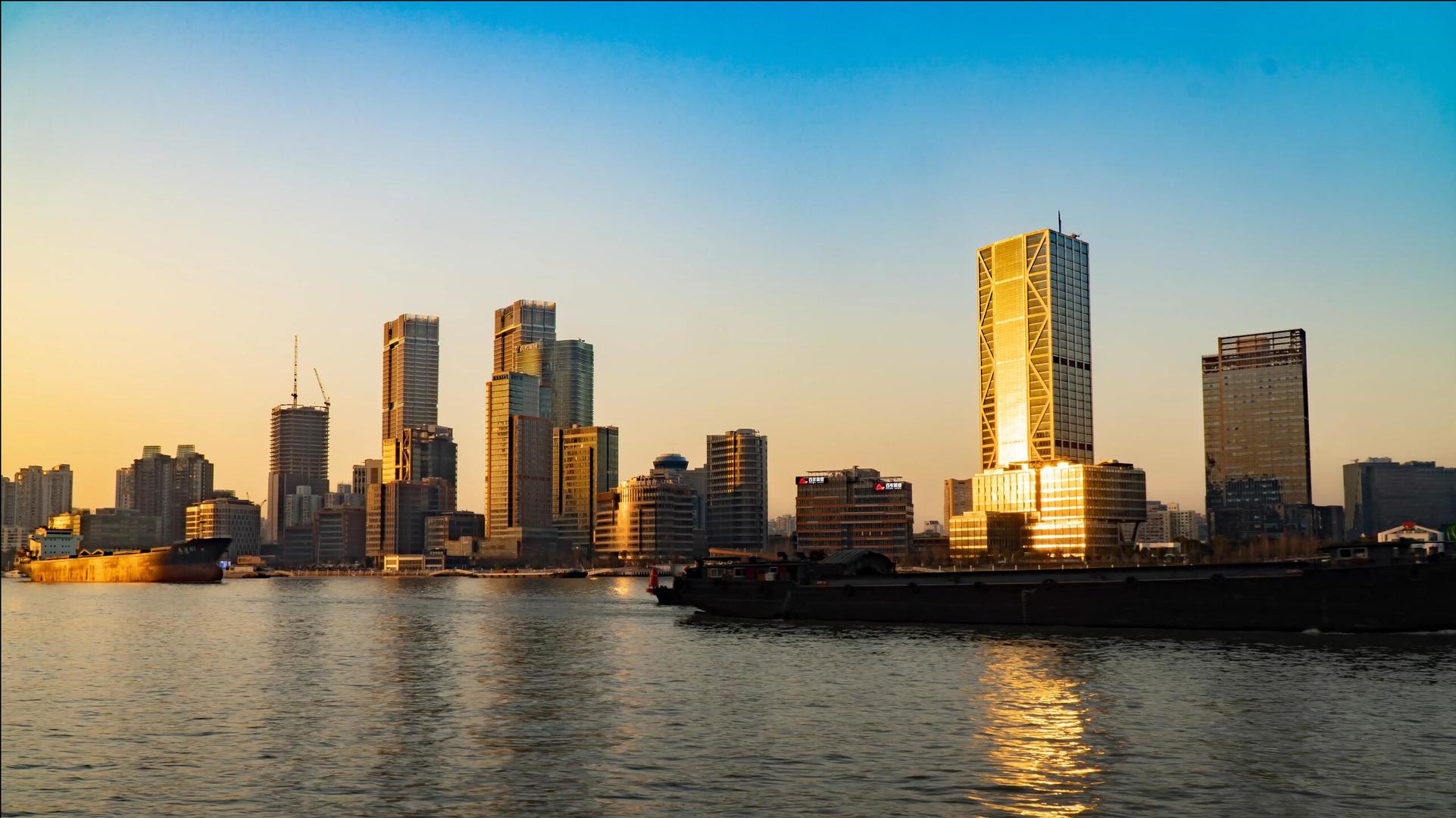 8K上海北外滩落日城市高楼大厦蓝天夕阳延时摄影视频的预览图