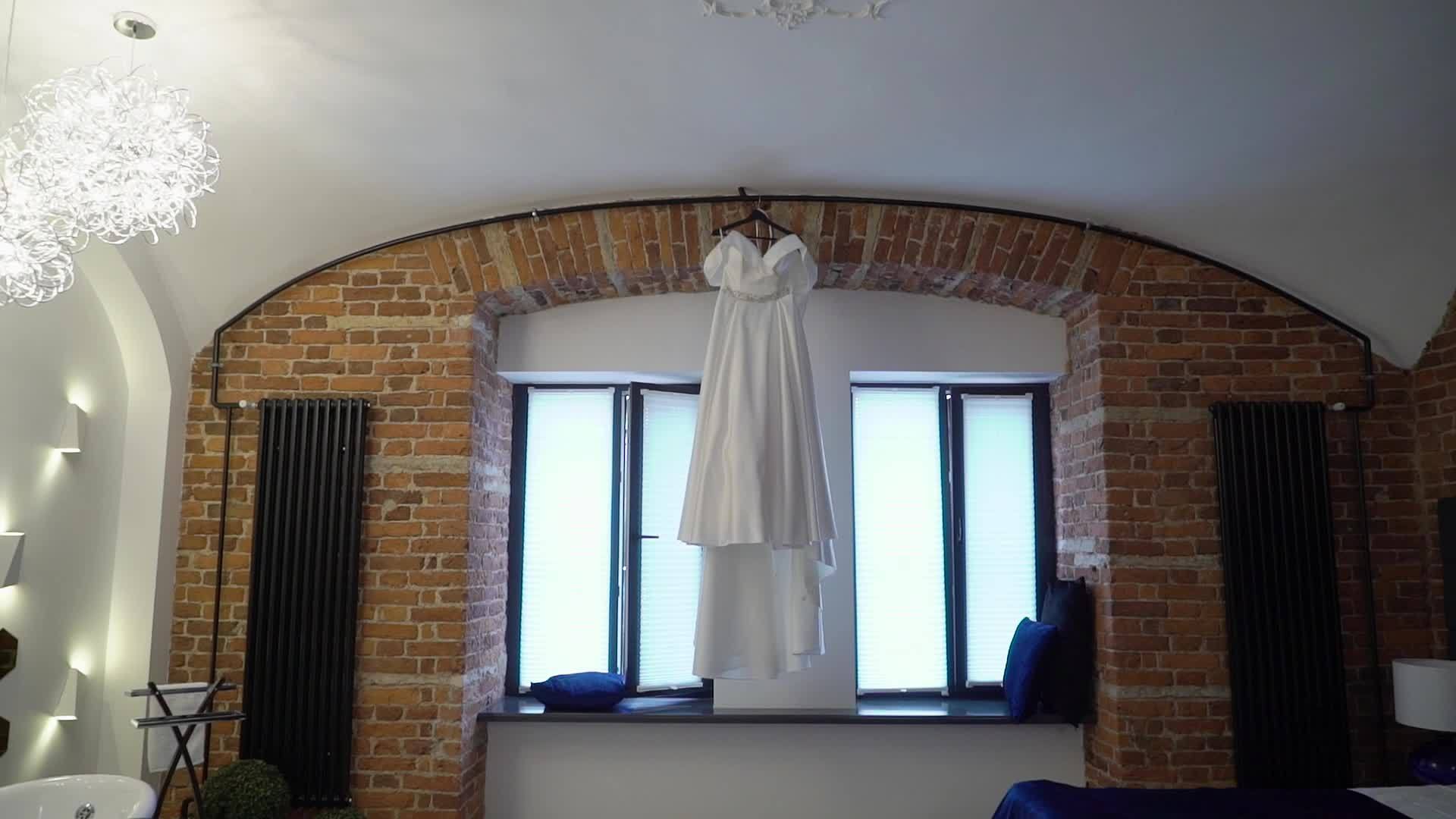 新娘的豪华婚纱视频的预览图
