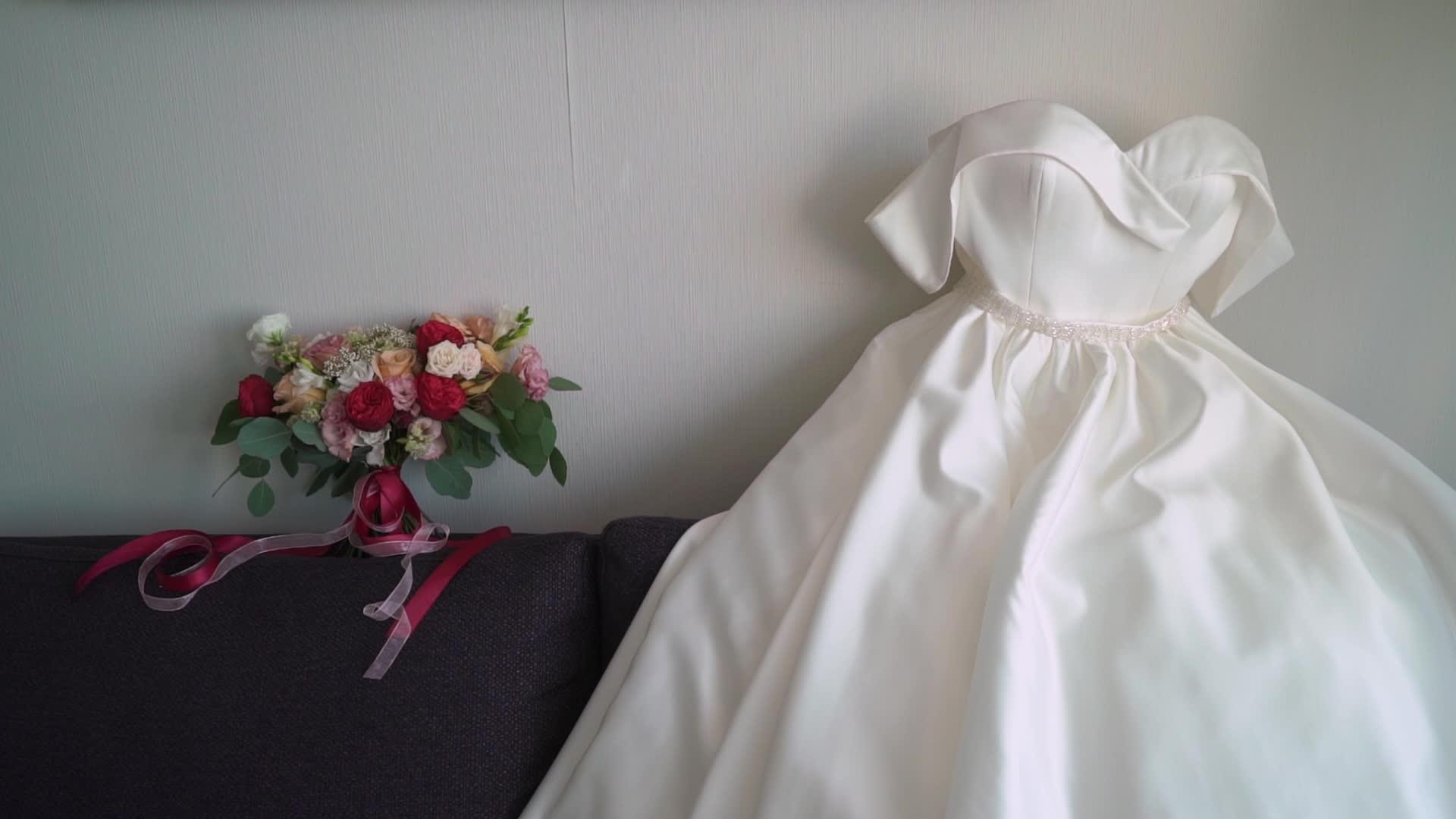 豪华婚纱婚纱婚纱白袍婚纱视频的预览图