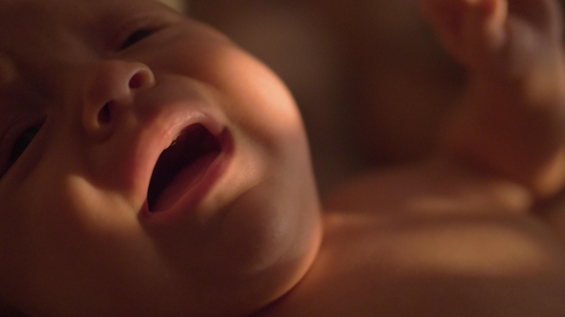 女婴哭了三个月视频的预览图
