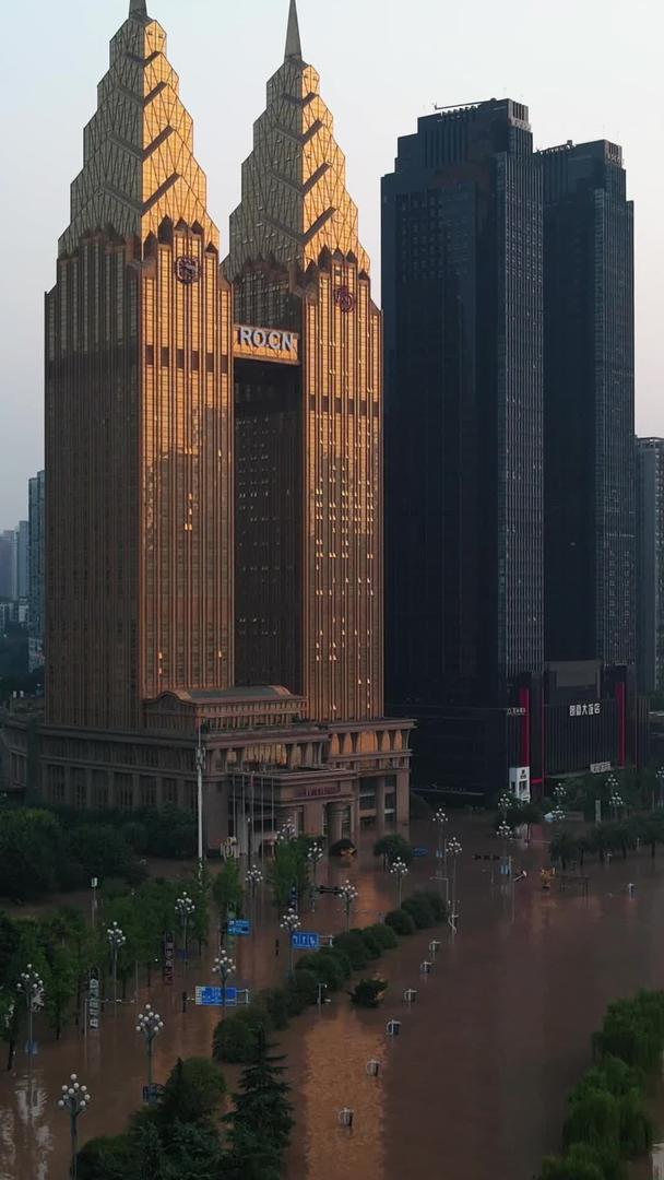 重庆南滨路喜来登航拍洪峰集合视频的预览图