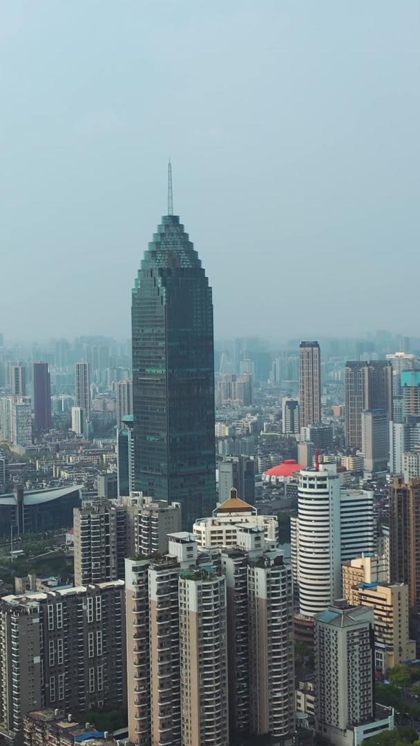 武汉市中央商务区金融中心地标大楼视频的预览图