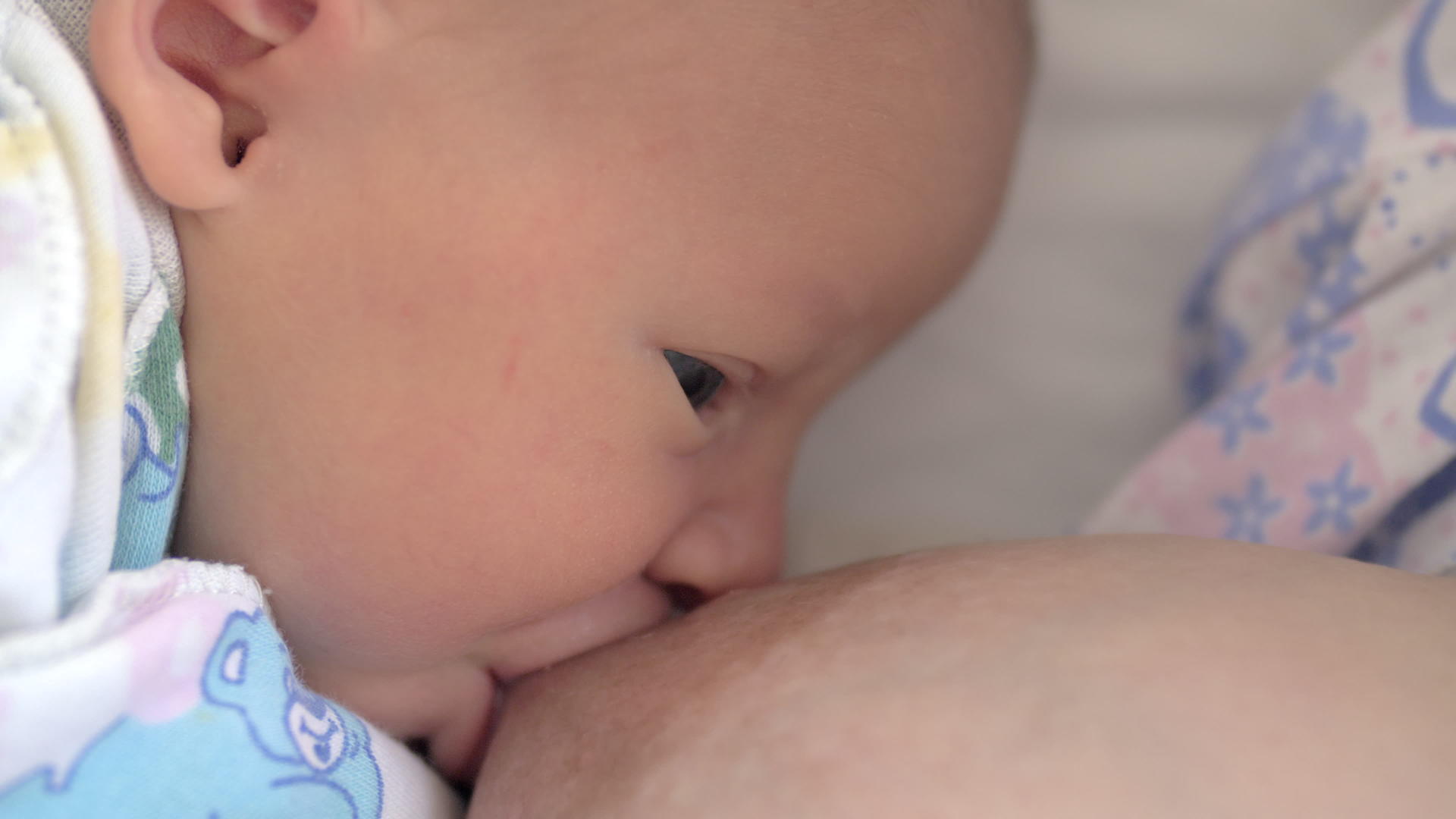 新生儿婴儿母乳育婴视频的预览图