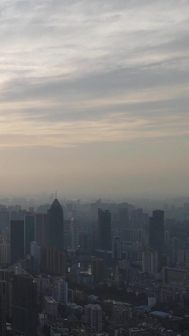 航拍风景城市夕阳天空城市天际线金融中心高楼全景材料视频的预览图