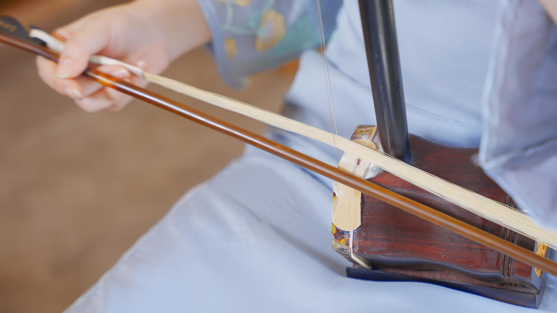 4K二胡乐器拉弦技法视频的预览图