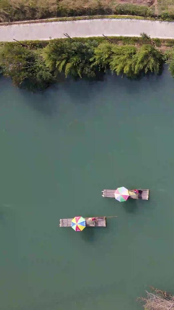 害怕休闲旅游竹筏漂流视频的预览图