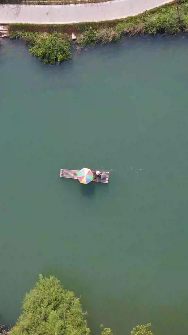 害怕休闲旅游竹筏漂流视频的预览图