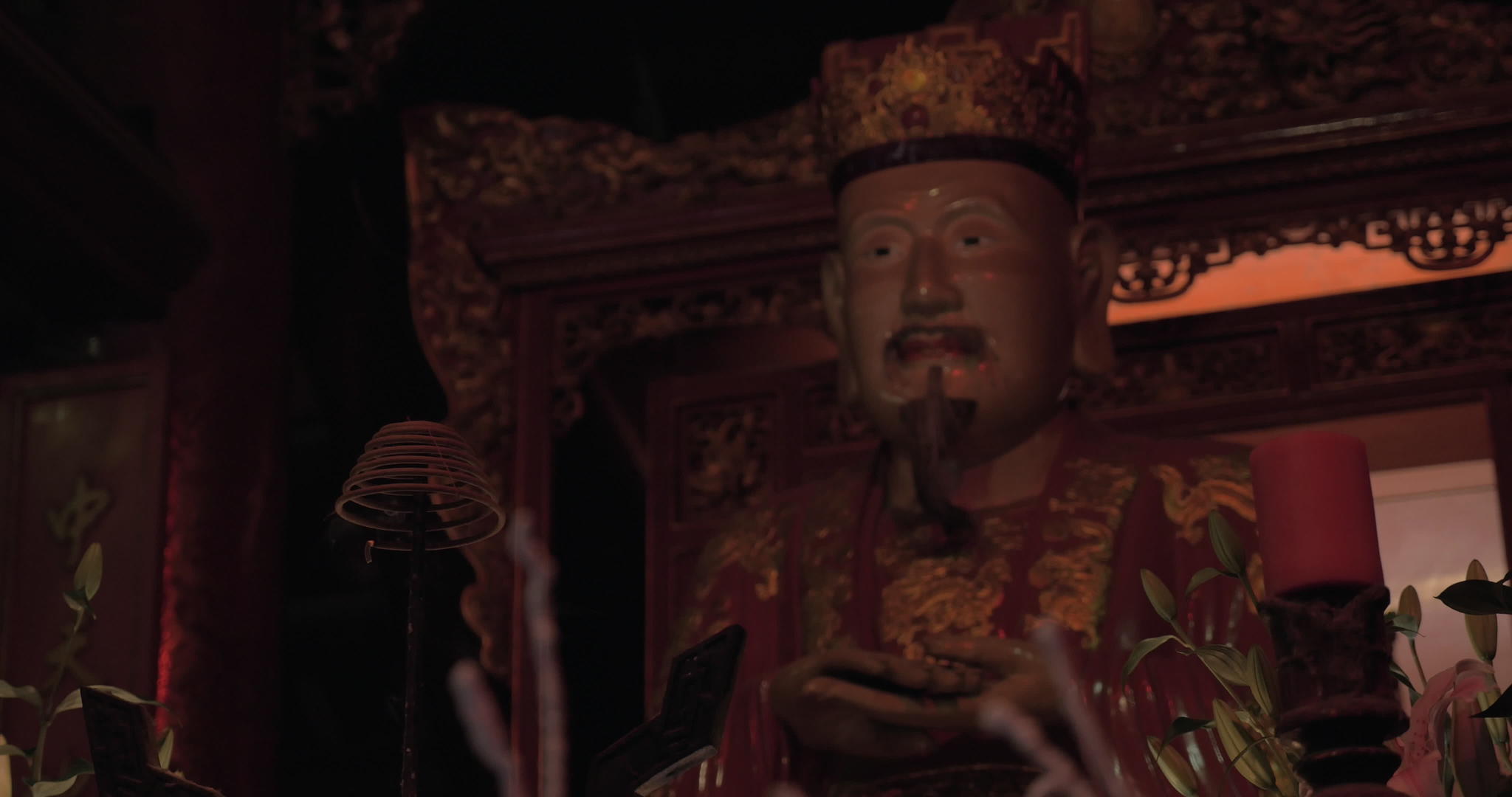 香香和雕像在圣殿中燃烧视频的预览图