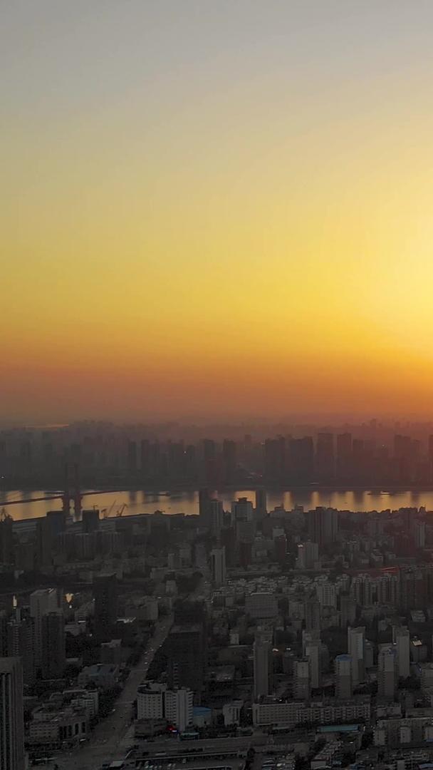 武汉航拍太阳落山时的航拍视频的预览图